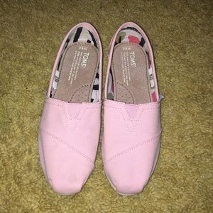 Toms flats slip on shoes